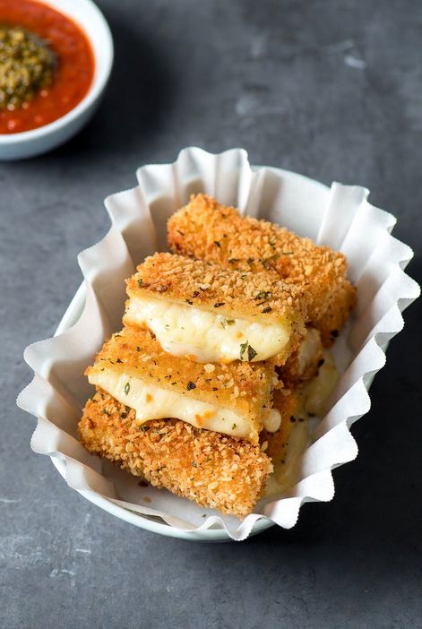 Bastones de Mozarella Empanados Bastones de Mozarella Empanados en Molde de Papel Frygarra