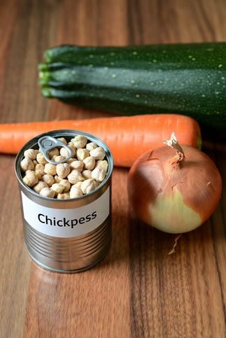 Garbanzos zanahoria y cebollas