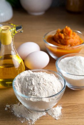 Harina de trigo Azúcar blanco Puré de calabaza 2 Huevos y Aceite