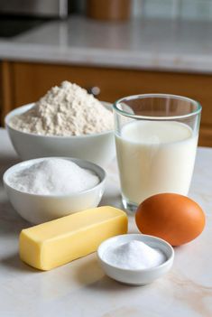 Harina de trigo Azúcar Levadura seca Leche tibia Mantequilla derretida 1 Huevo Sal y Azúcar glas