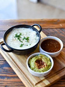Salsa de tomate y guacamole