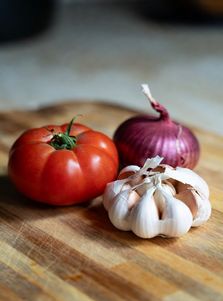 Tomate cebolla y ajo