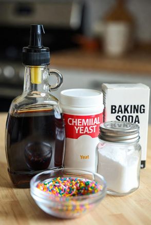 Extracto de vainilla Levadura química Bicarbonato Sal y Sprinkles